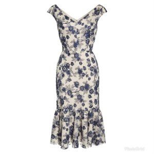 Gal Meets Glam Blue and Cream Sheath Dress with Sweetheart Neckline